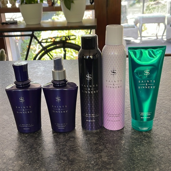 Saints & Sinners Velvet Divine Leave In Conditioner smells AH-MAZ-ING ! - Picture 3 of 3